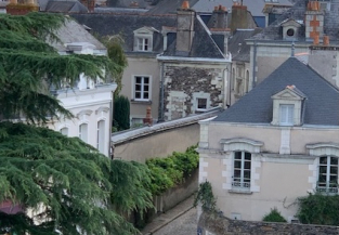 APPARTEMENT A deux pas du Château, maison/appartement triplex. Beaucoup de charme ! IMG_5089_0.jpg - APPARTEMENT A deux pas du Château, maison/appartement triplex. Beaucoup de charme !